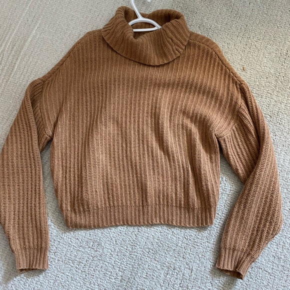 Lovers + Friends Sweaters - Lovers and friends chunky knit sweater